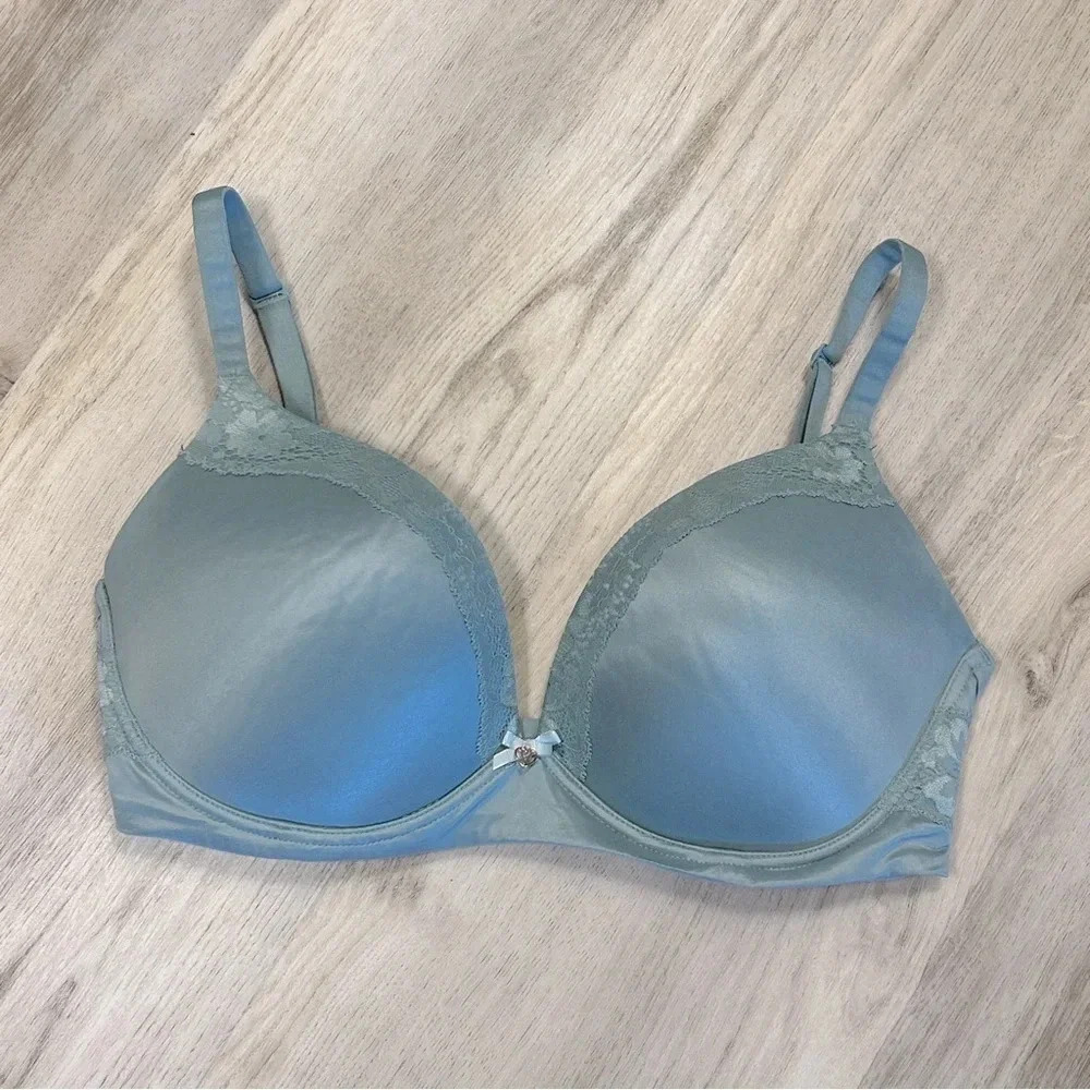 VS Body By Victoria No-Wire Lace Detail Heart Charm Bra / Soft Light Blue / 34DD